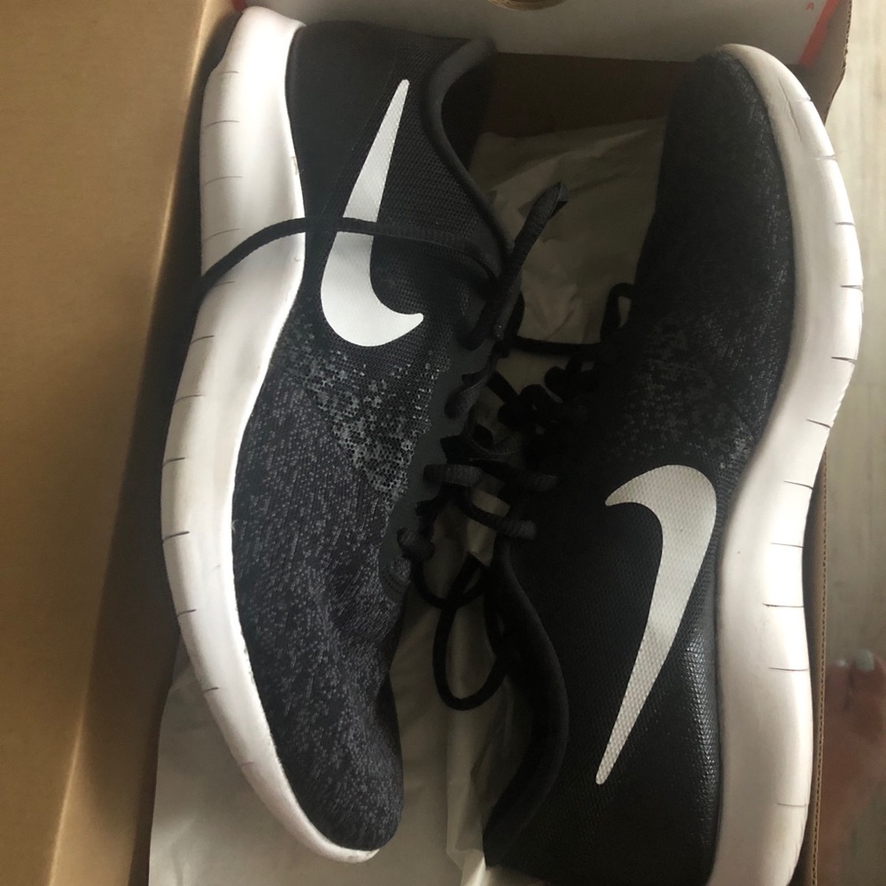 Nike Women’s Flex Contact Size 9.5